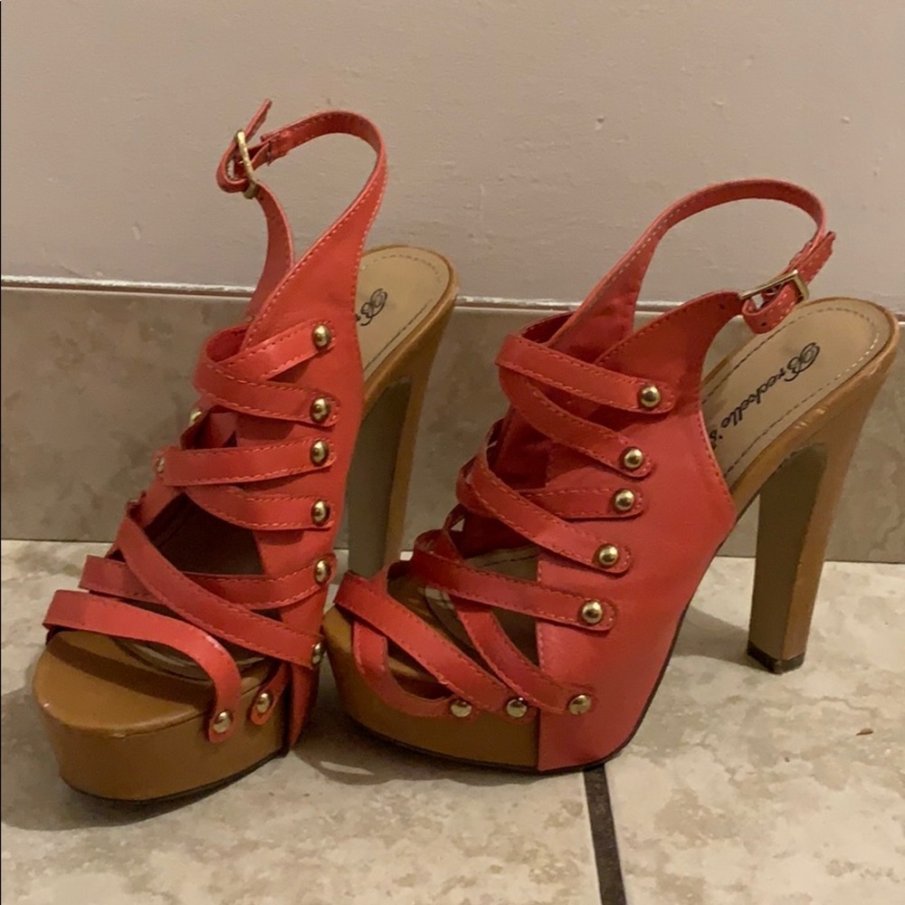 Size 7 women’s shoe